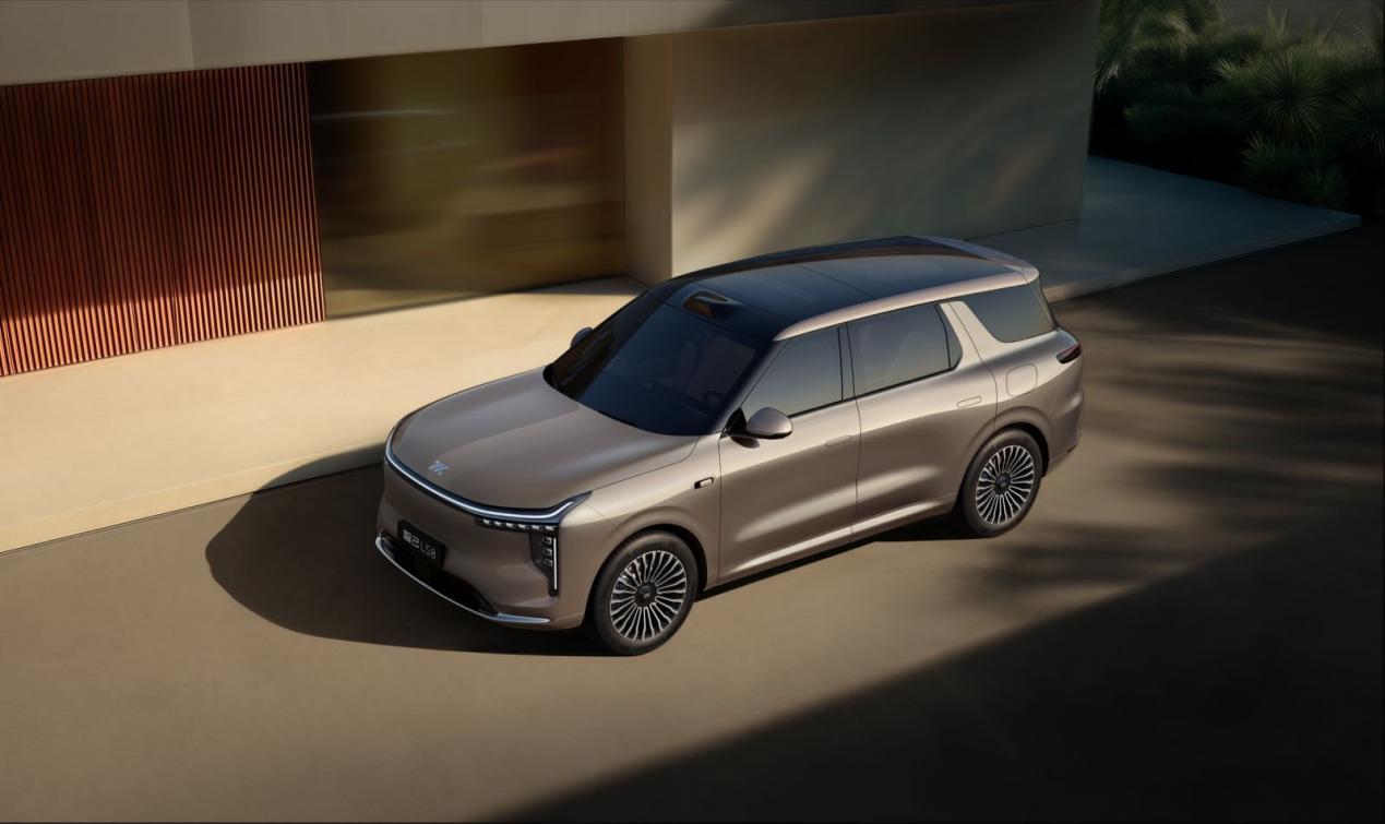 3月26日，智己LS8携“千问+线控”入局旗舰市场