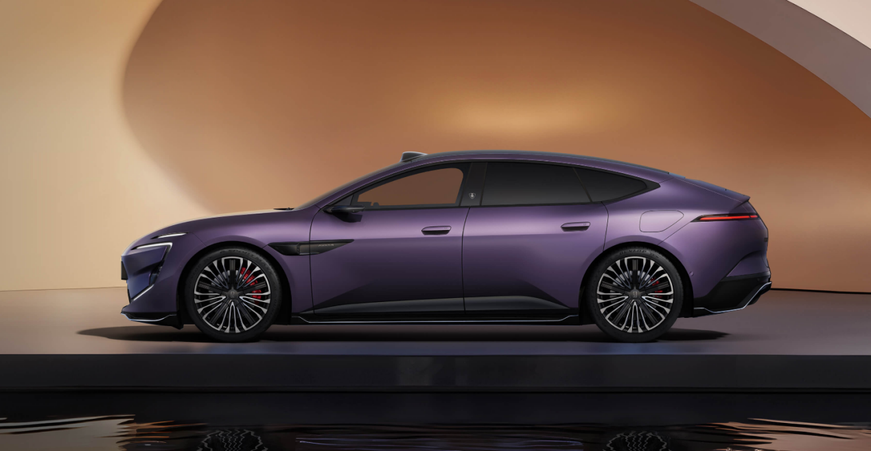 新阿维塔12与新一代雷克萨斯ES同日预售，同价对决怎么看