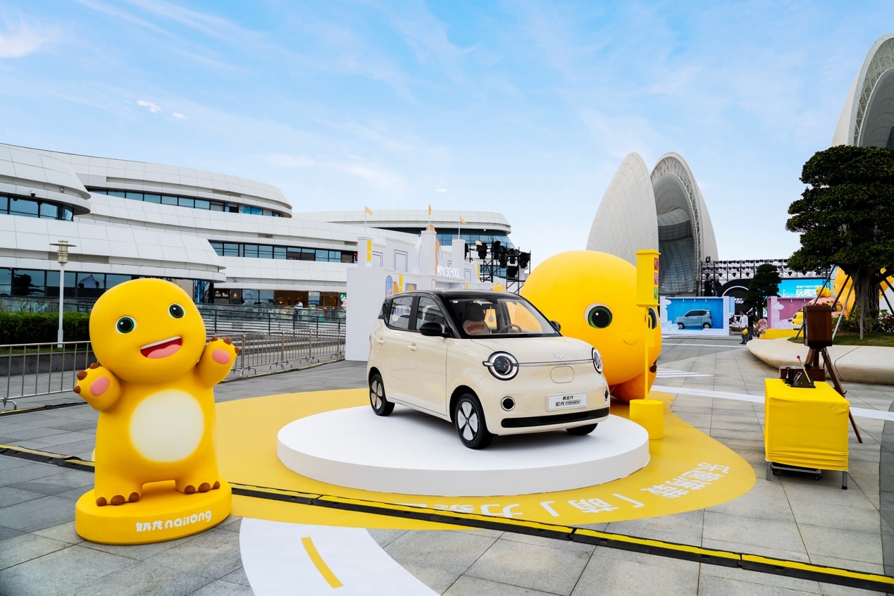 第五代宏光 MINIEV 正式上市：4.28 万起