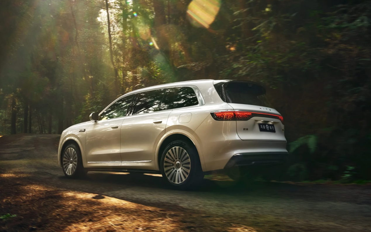 增程无焦虑 VS 纯电高体验，问界M8蔚来ES8怎么选？