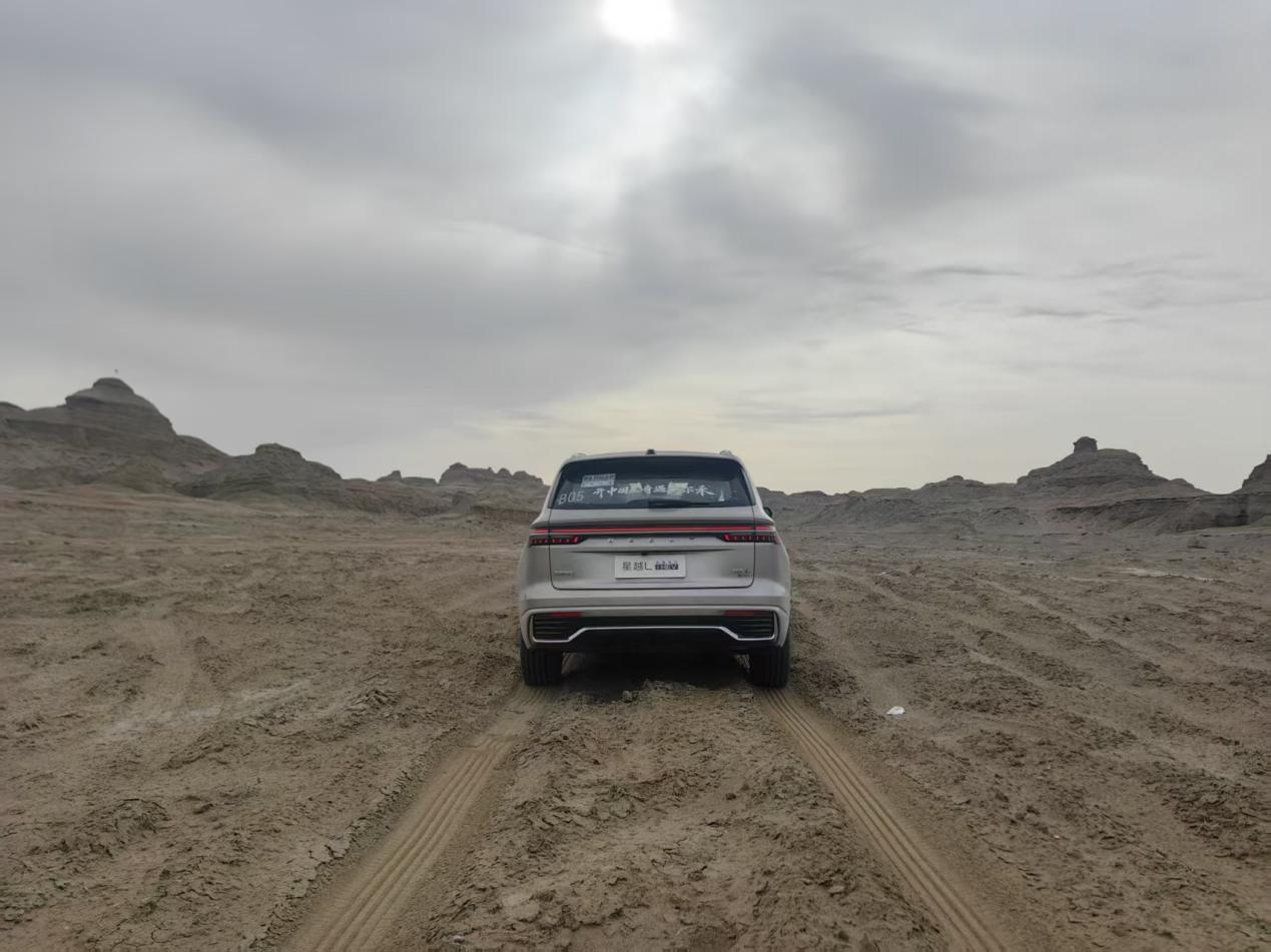 试驾星越L i-HEV，玩转新疆戈壁滩，这表现够硬核吗？