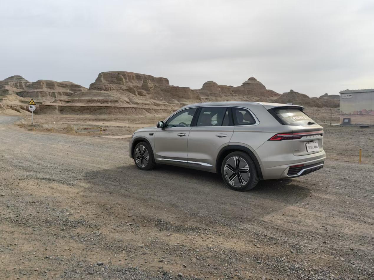 试驾星越L i-HEV，玩转新疆戈壁滩，这表现够硬核吗？