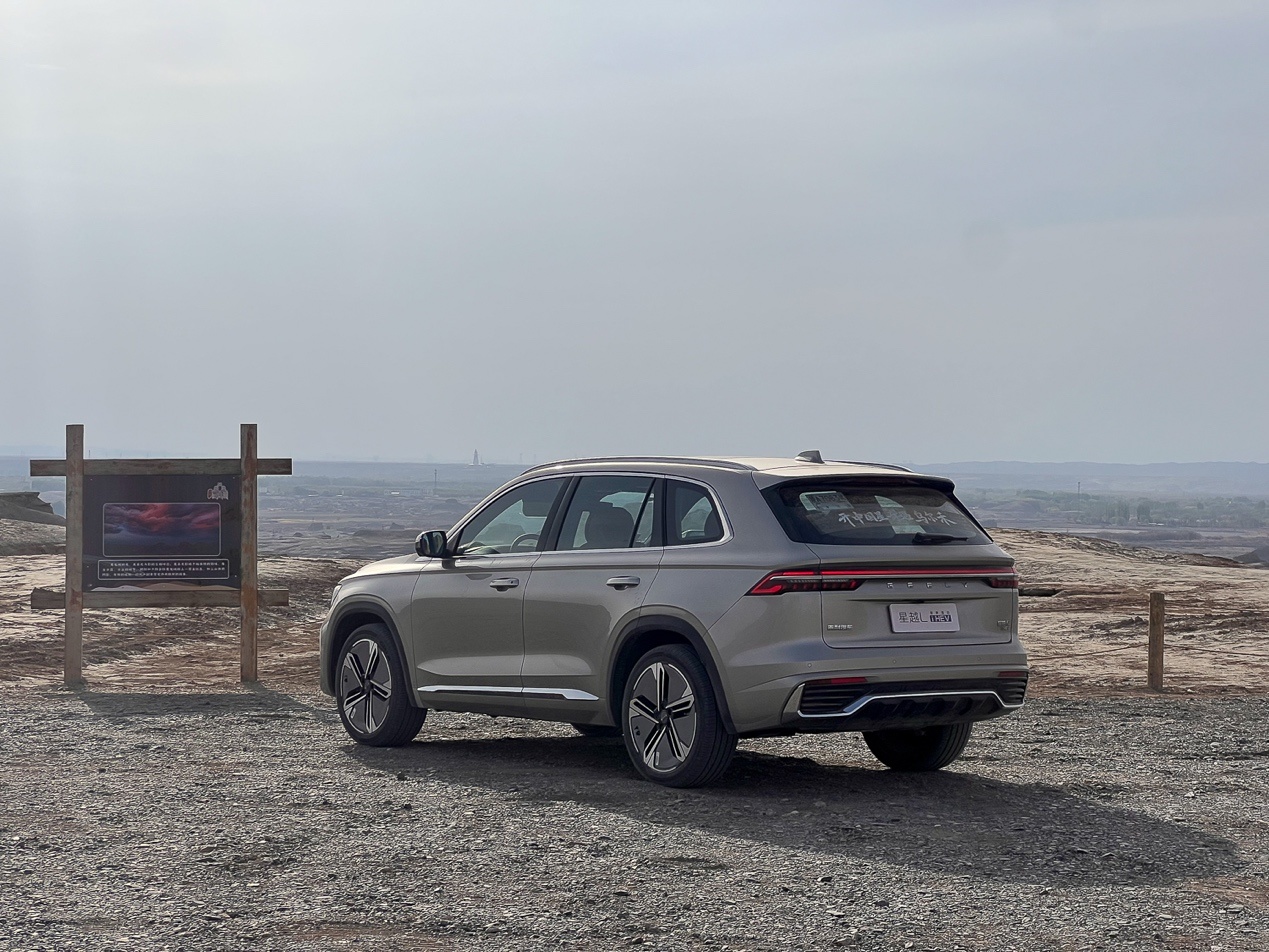 在乌尔禾的烈风里，我试了试中国星i-HEV的“成色”