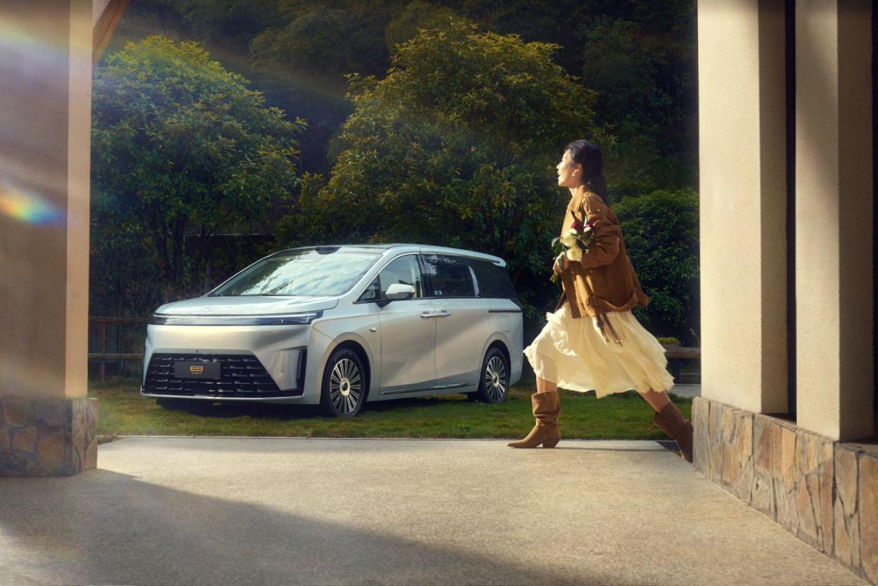 全新一代传祺向往 E8 PHEV 亮相五一华南国际车展