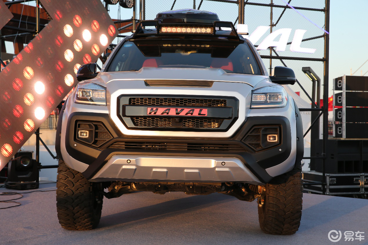 近期阿拉善英雄会上,哈弗h9(参数|询价|图片)携手罗伦士推出改装版