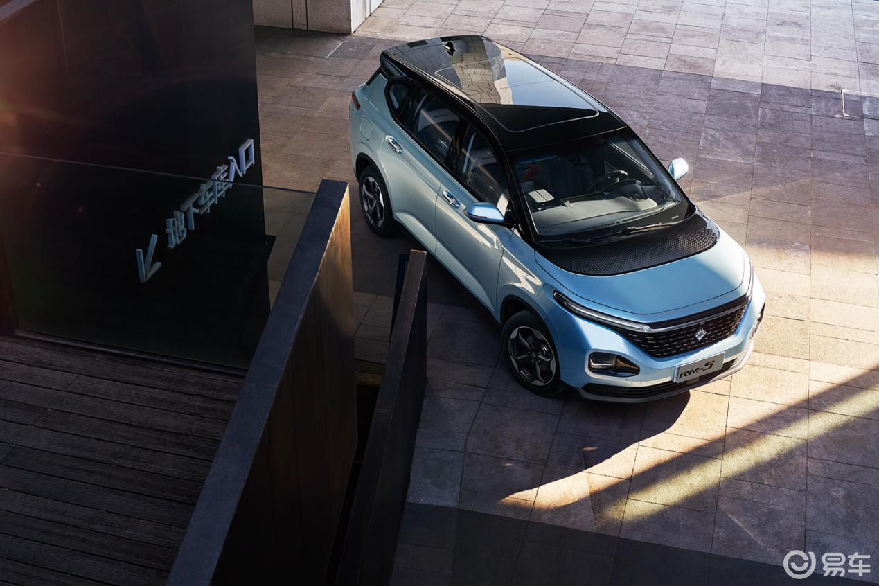 新宝骏rm510万的车给出30万的配置