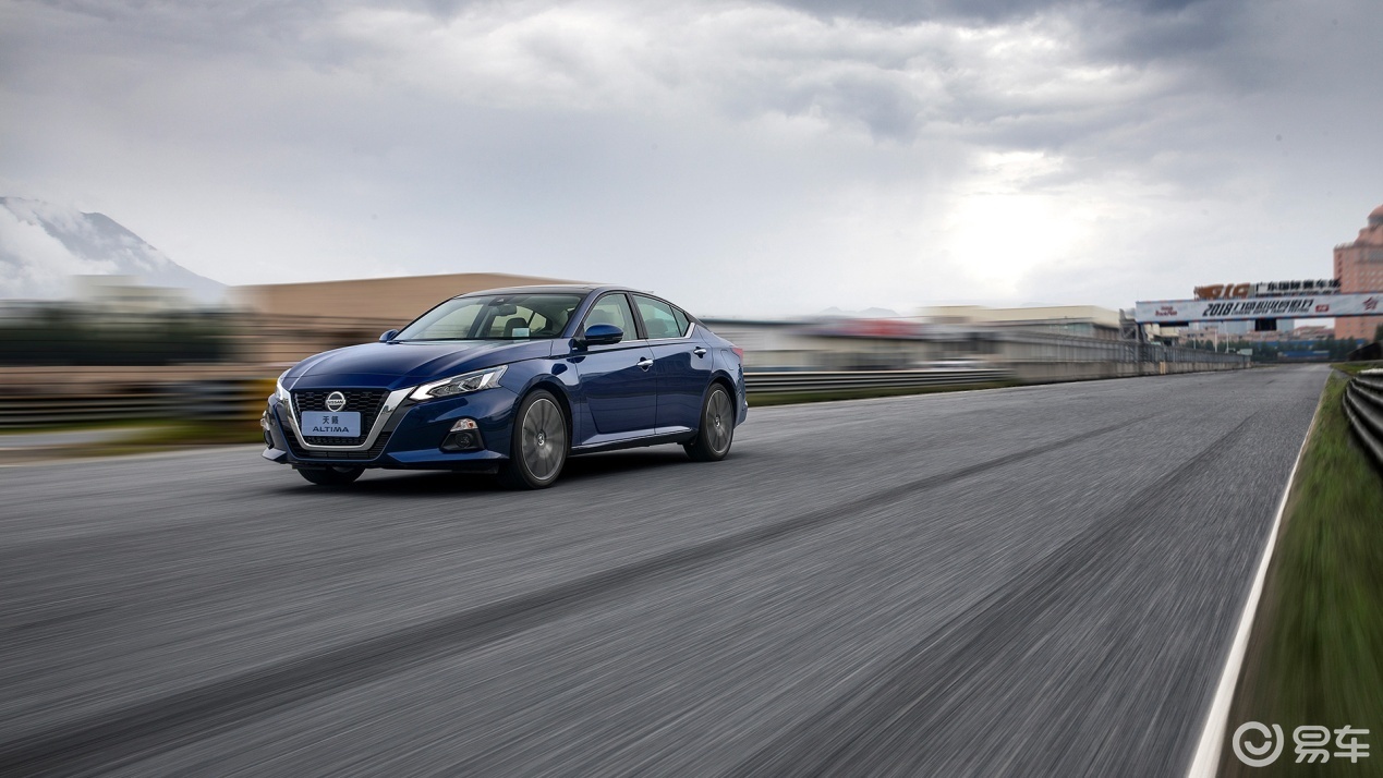 0l自然吸气发动机,其最大功率为117kw,最大扭矩为208n·m,与之匹配的