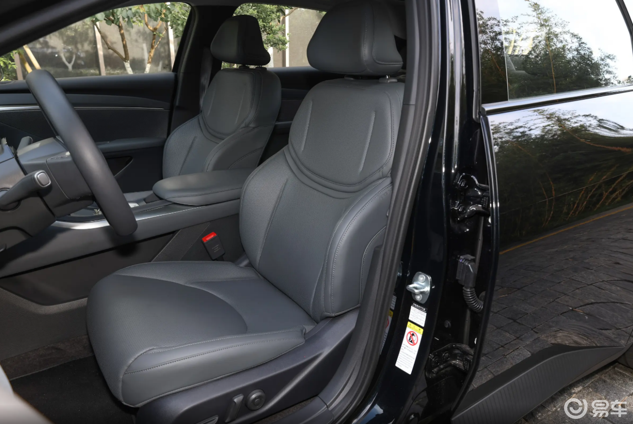 空间、舒适与性能都要,长安启源A06和小鹏M03怎么选?