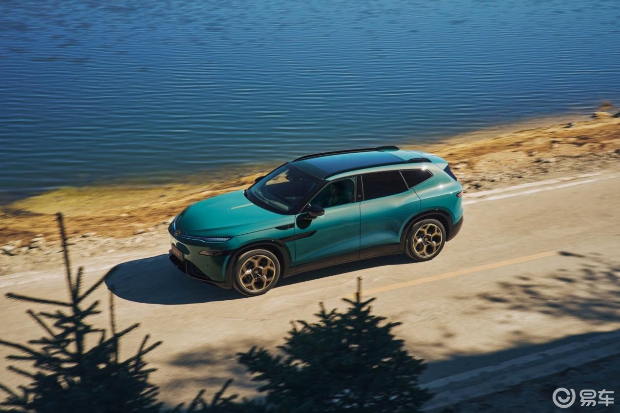 德系驾控+中国科技,与众08开启预售23.99万起