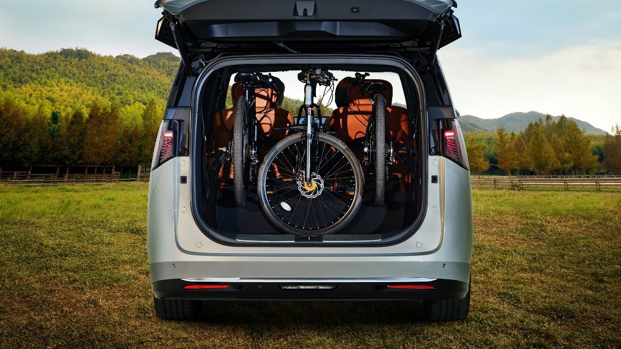 别克全新中大型MPV至境世家正式发布，搭载R6飞轮大模型