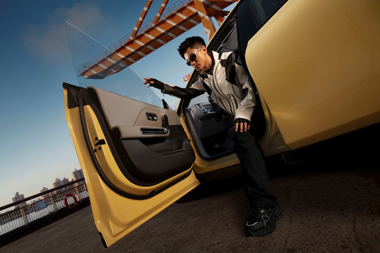 零跑Lafa5正式上市 重塑10万级纯电轿跑价值标杆