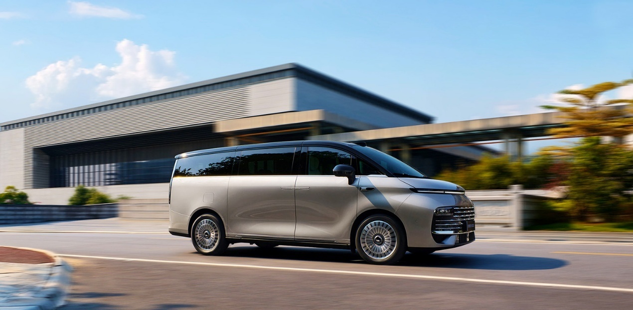 豪华满配一步到位，吉利银河V900如何做到“众口可调”