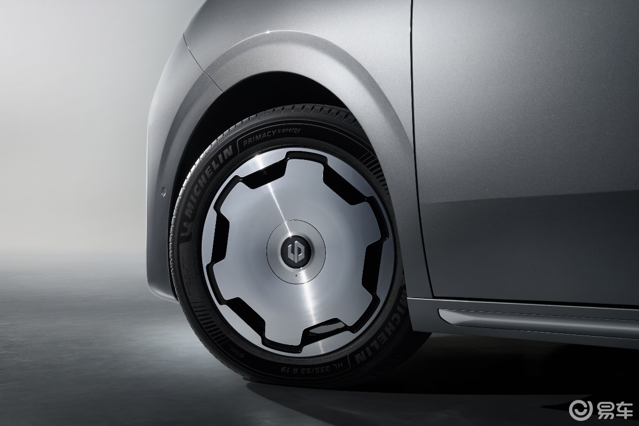 亮剑30万级，零跑D99携80.3度大电池增程全球首秀