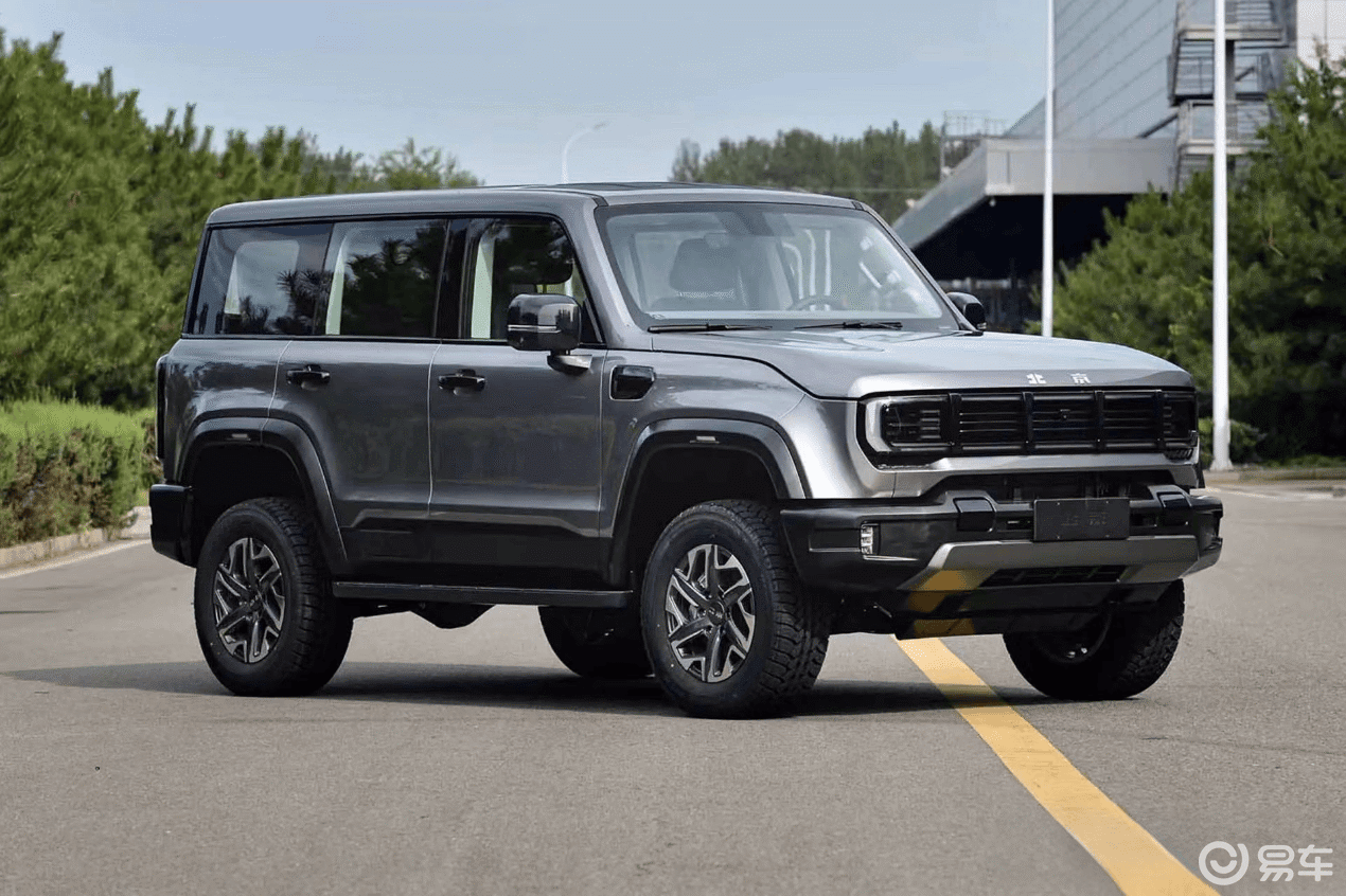 硬派兄弟的错位对决 BJ40与坦克300怎么选?