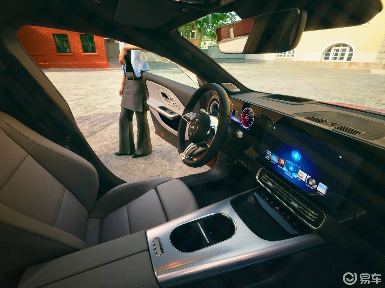 从经典到未来｜奔驰展台的近40款车讲了多少故事