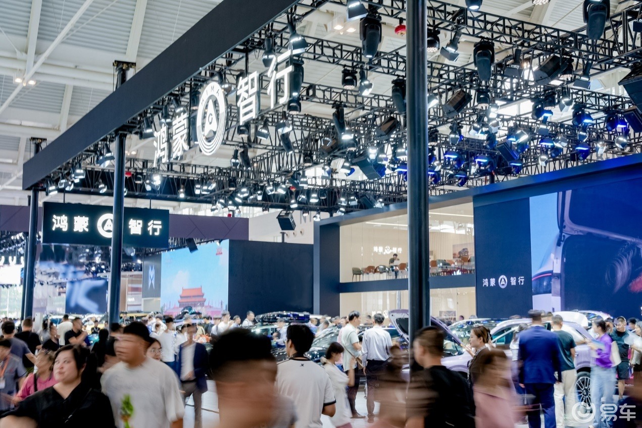 全场瞩目焦点 鸿蒙智行多款重磅新车亮相2025天津车展