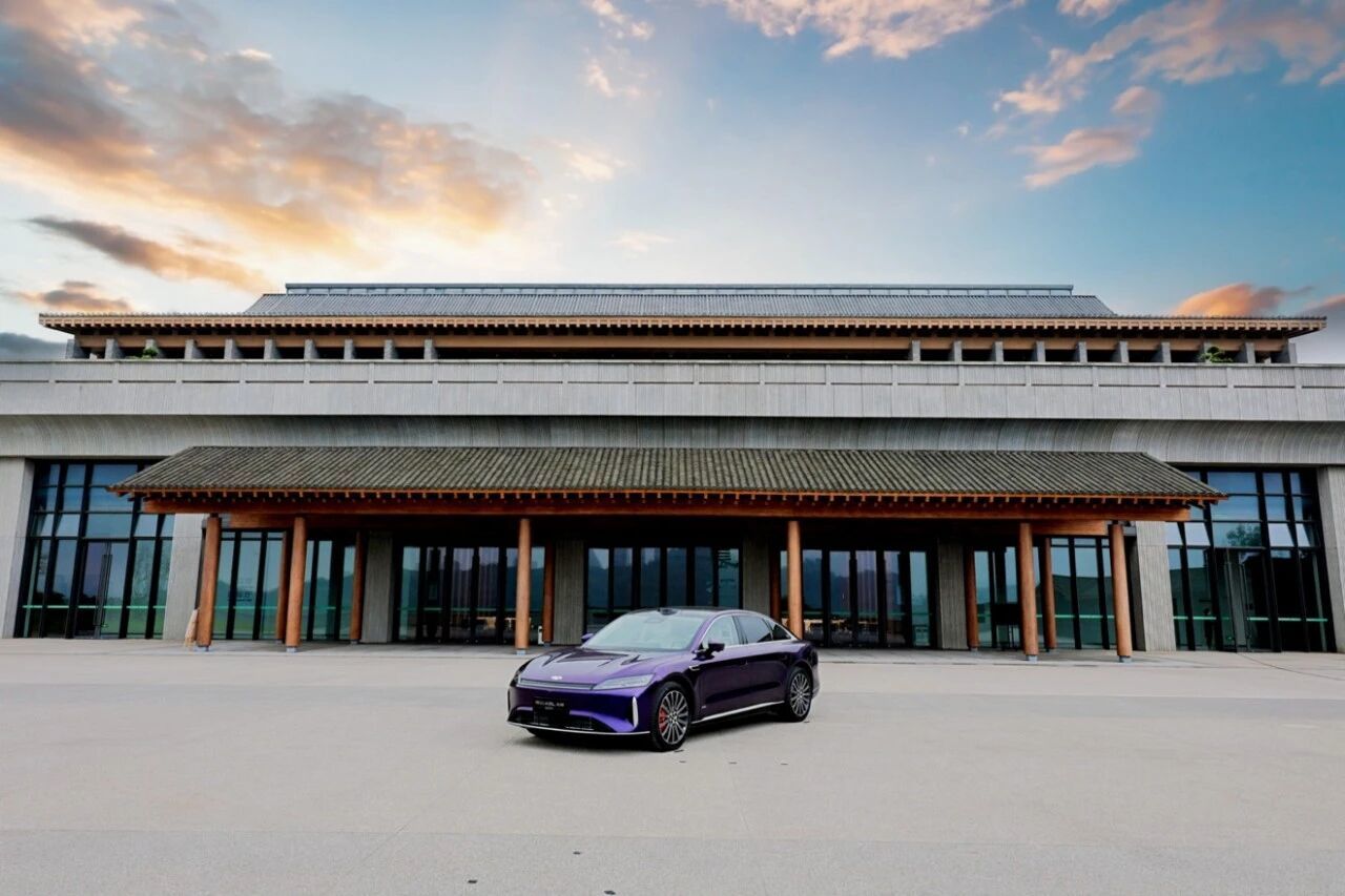 这台国产C级车真“听劝”!四驱顶配才22.69万