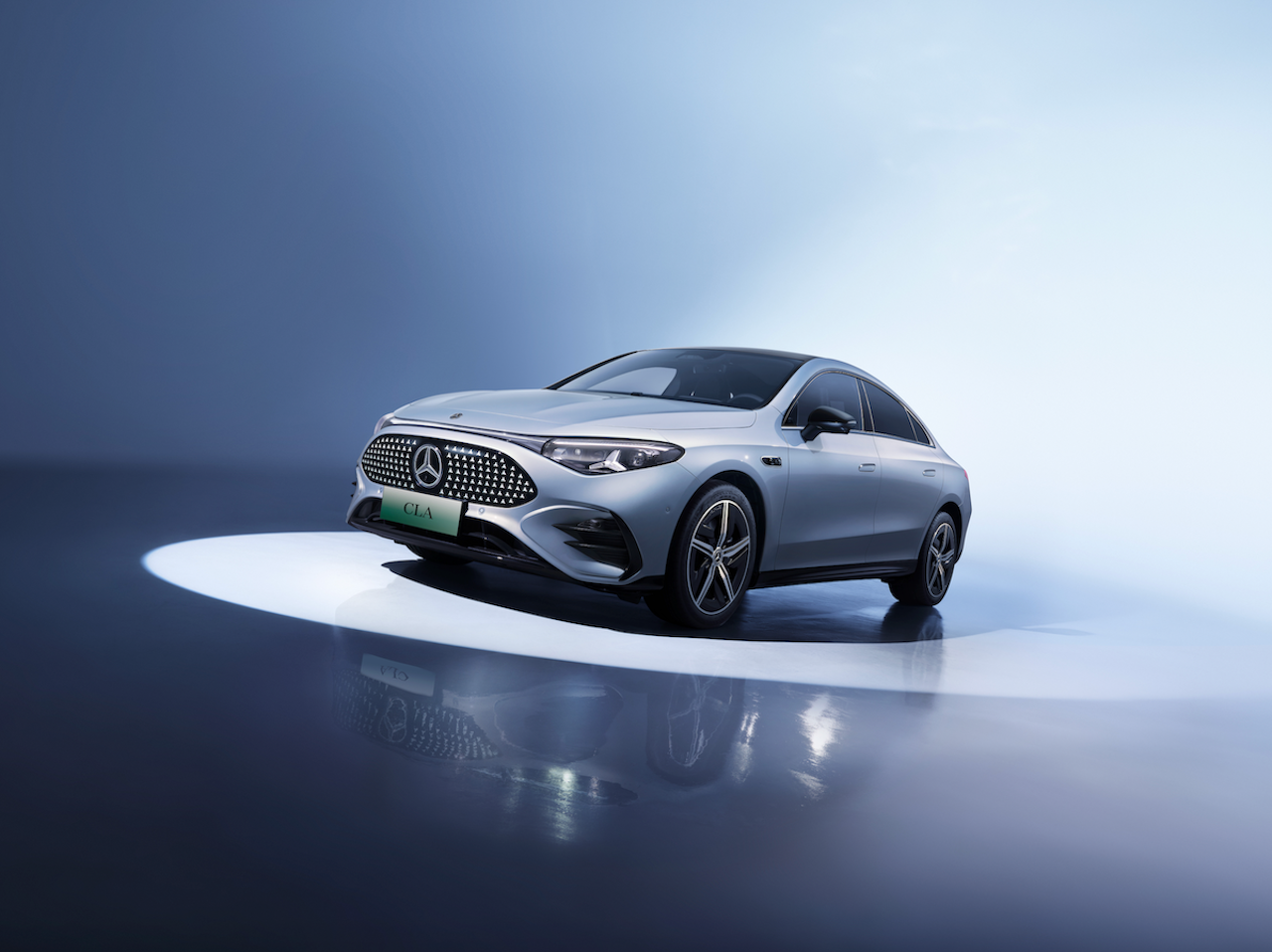 梅赛德斯奔驰集团2025财年技术产品攻势显效，现金流稳健