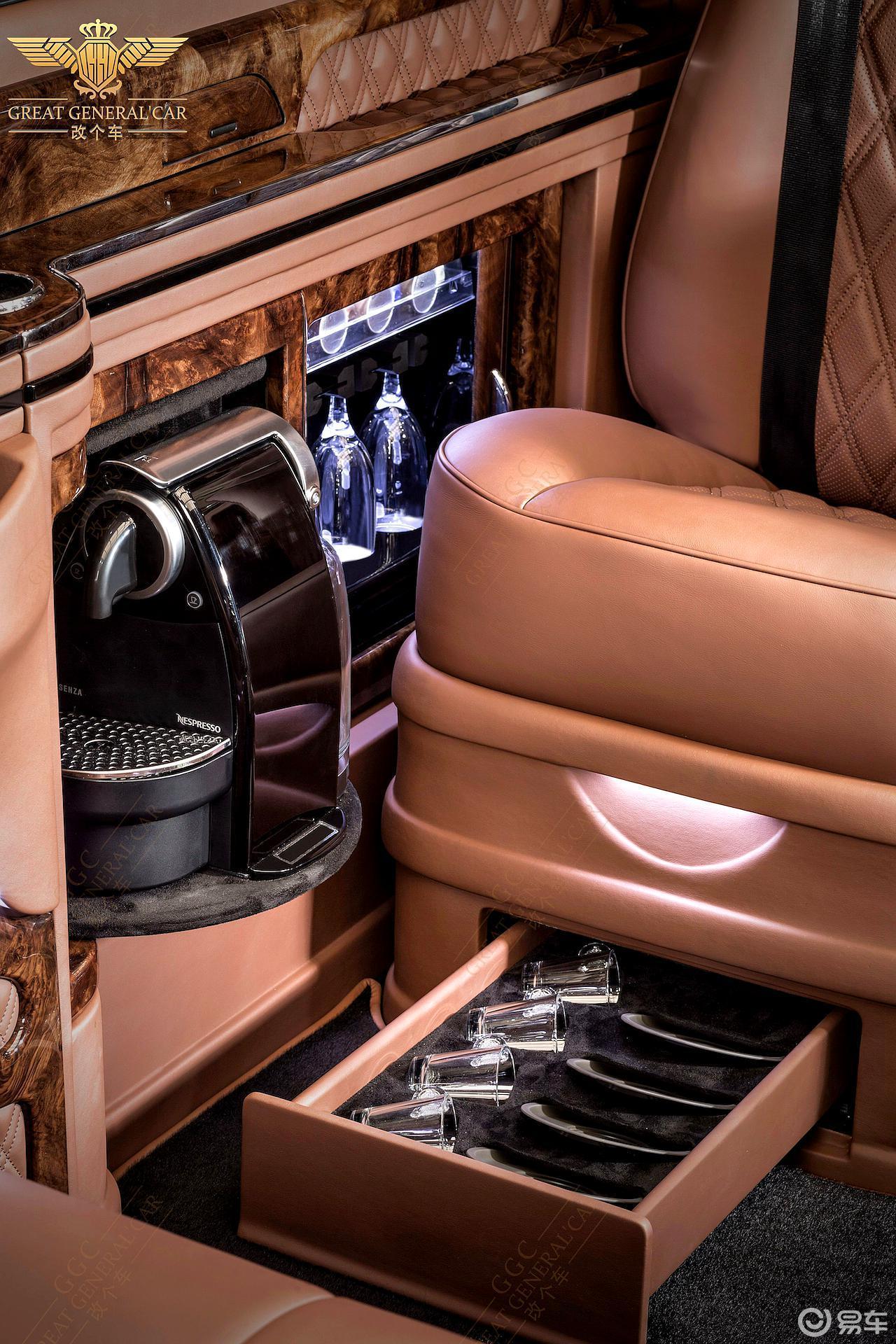 大众T6凯路威内饰改装_福特撼路者内饰改装_大众MPV内饰升级改造