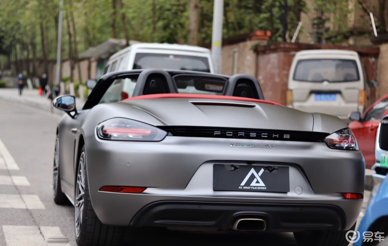 简单中的高级感呼吁而出保时捷718改色山灰