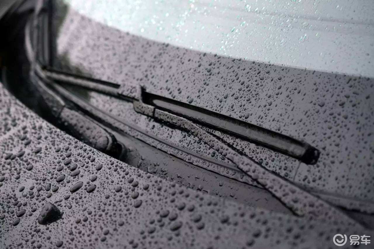 撞车后雨刷器打开,是巧合还是什么?_易车