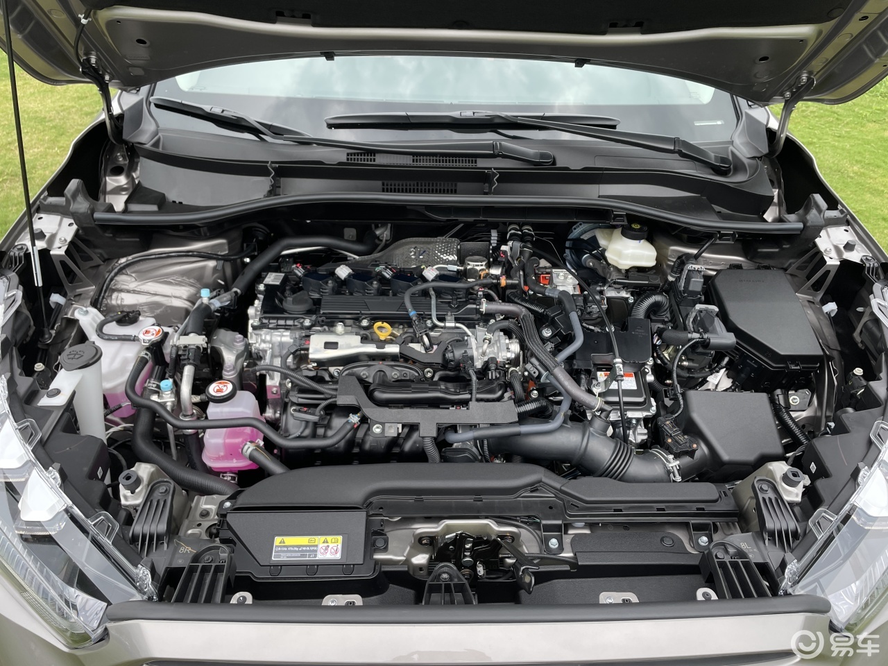 0l智能电混双擎的运动版,它的混动系统由前置电机和发动机组成.