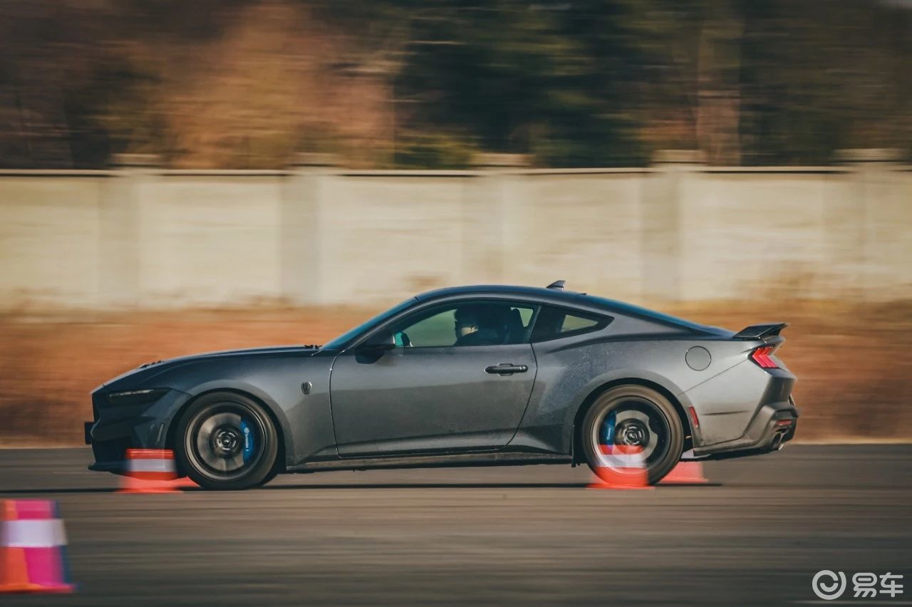 全新福特Mustang Dark Horse中规版首秀_易车