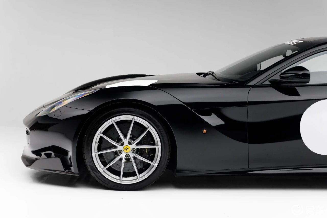 这辆法拉利f12 tdf的原型车实际上是一辆经过改装的 f12 berlinetta