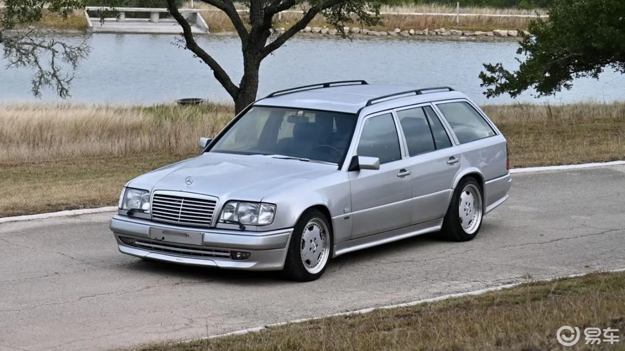 收藏界狂喜!1991年AMG改装奔驰旅行车拍卖