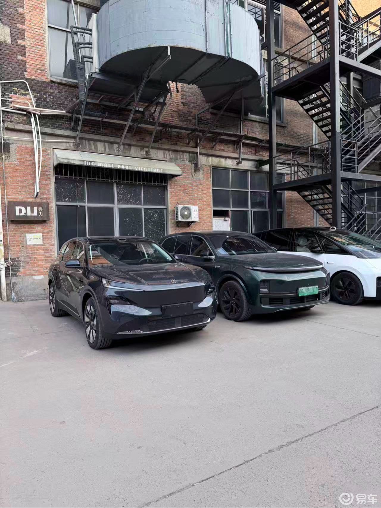 别克至境E7实车现身，大过海狮06DM-i+后排娱乐屏