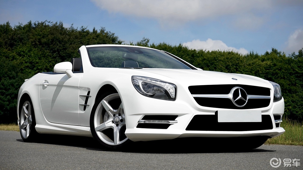 宝马之后奔驰也大降，豪车巨头“放下身段”为哪般？