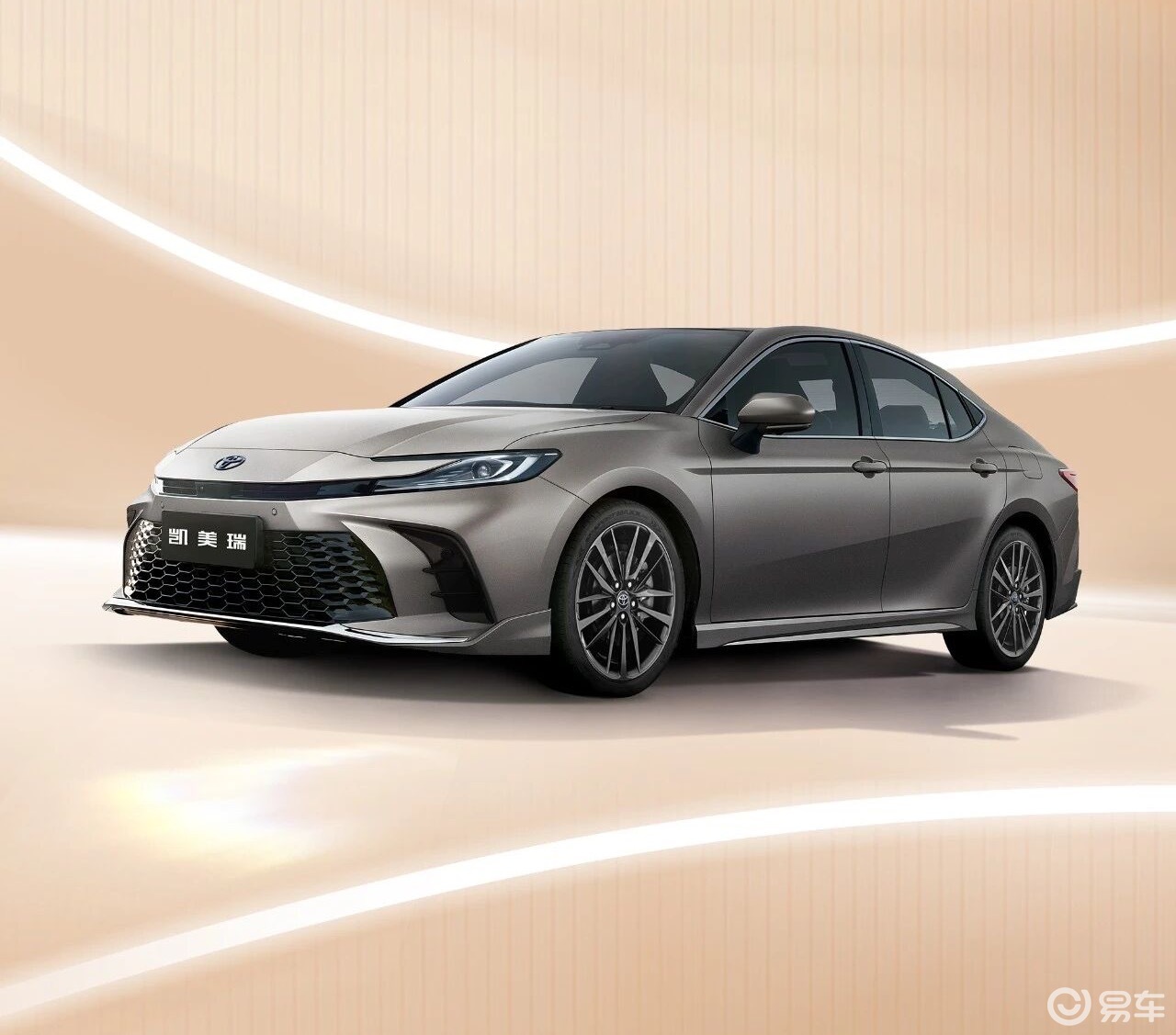 丰田凯美瑞2.0HXS运动Plus光辉版（磨砂金）上市