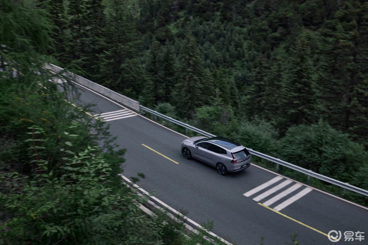 25 万级插混天花板?XC70 感恩版凭什么领跑市场