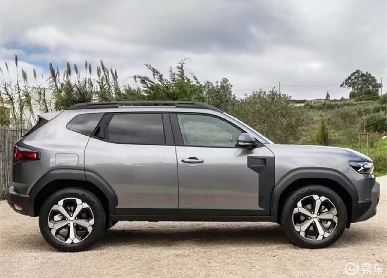 达契亚duster前脸-黑色-内饰-易车