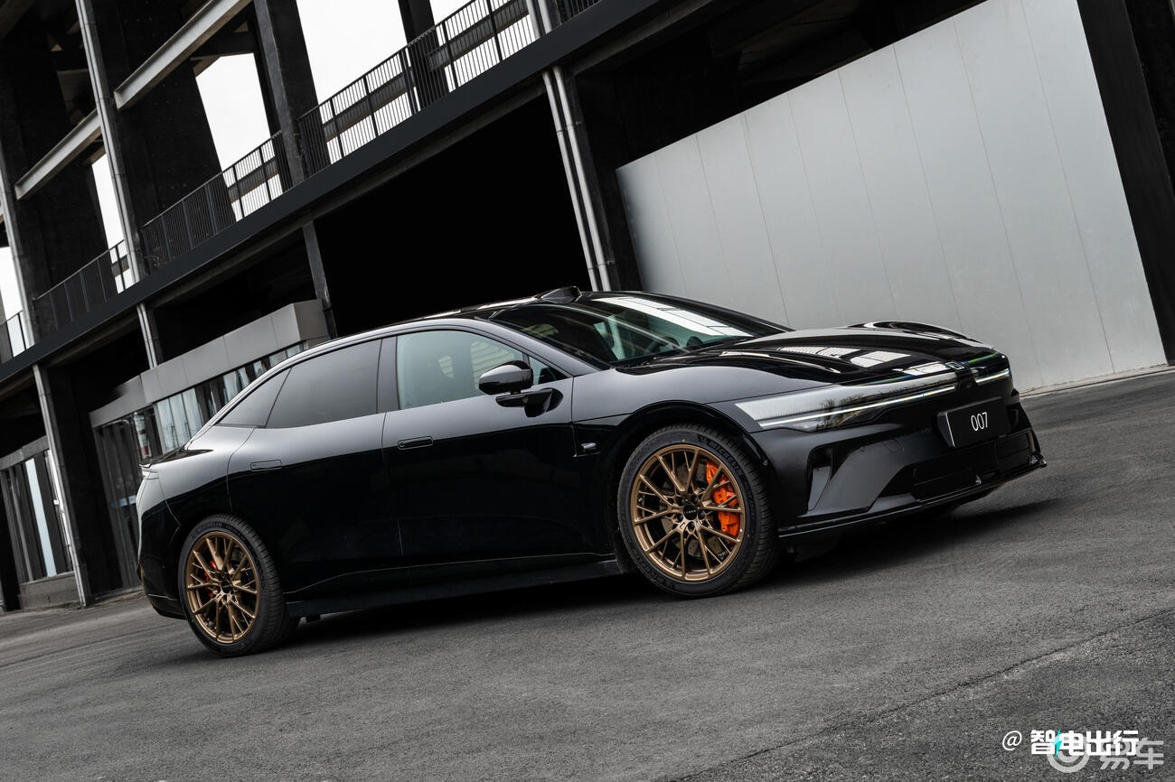 极氪3款新车上市！新007系列主打“降价+增配”