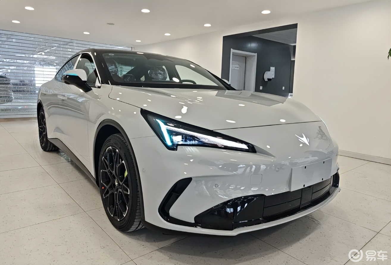 苦等两年，极狐S5终于补齐短板！新增1.5L增程