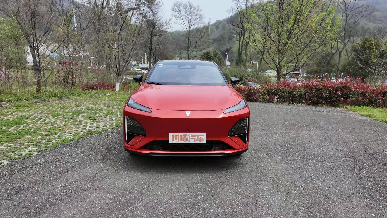 深蓝S07把激光雷达干到15万级，这车没短板，压力给到谁