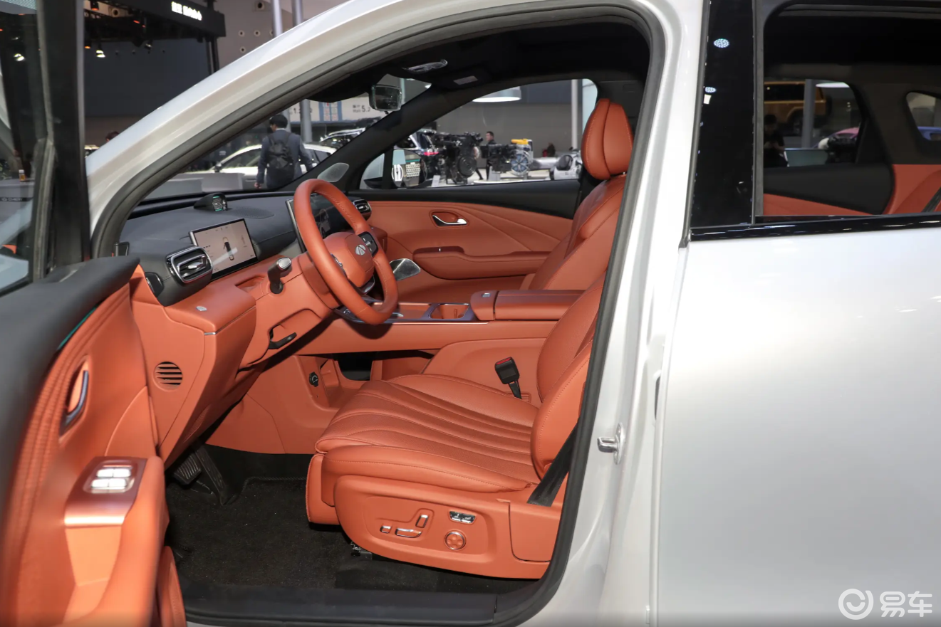 风云T9L标配17.3寸屏,560TOPS算力加激光雷达