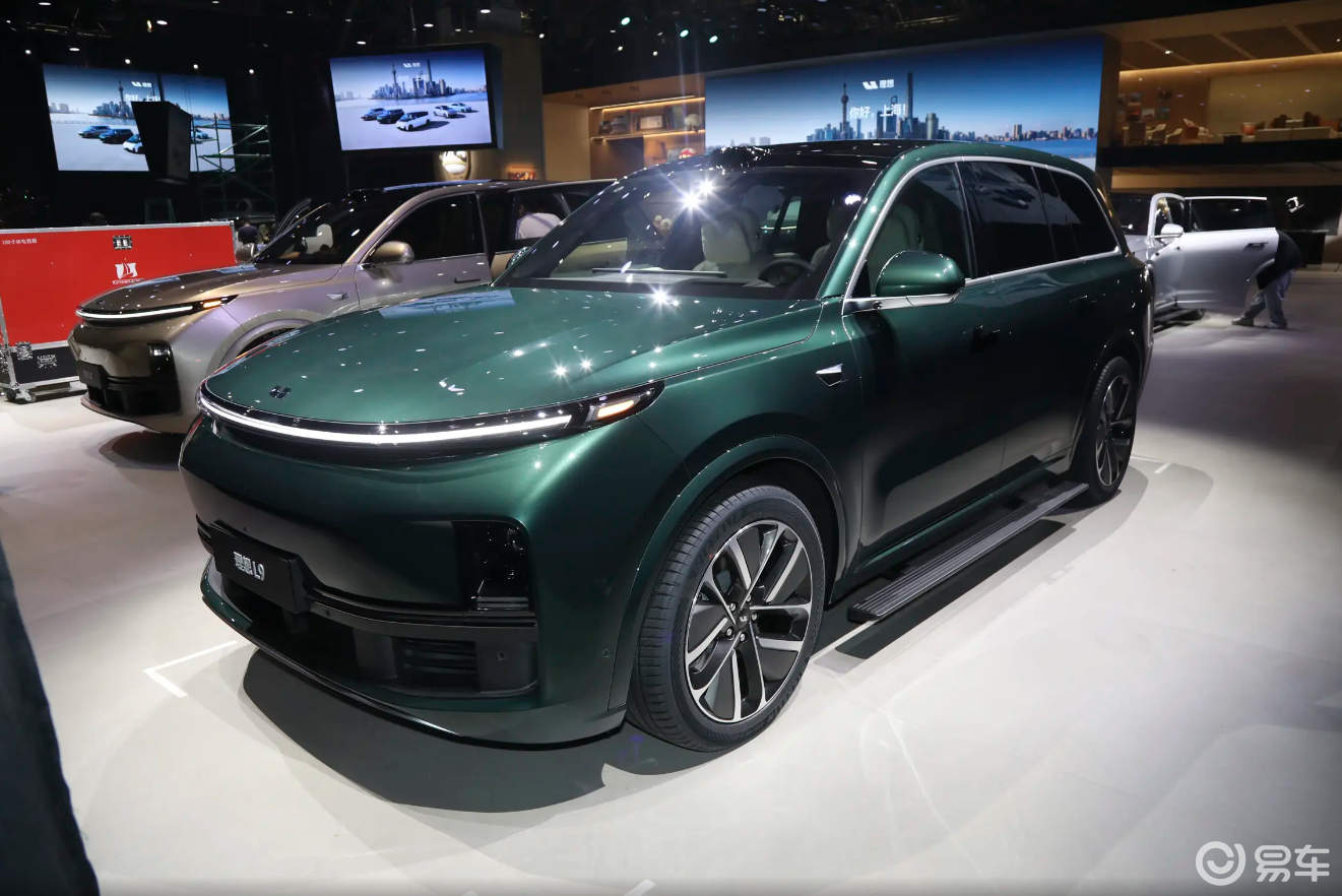 舍弃隐藏把手，极氪8X带三电机，冲刺40万级，配6C电池