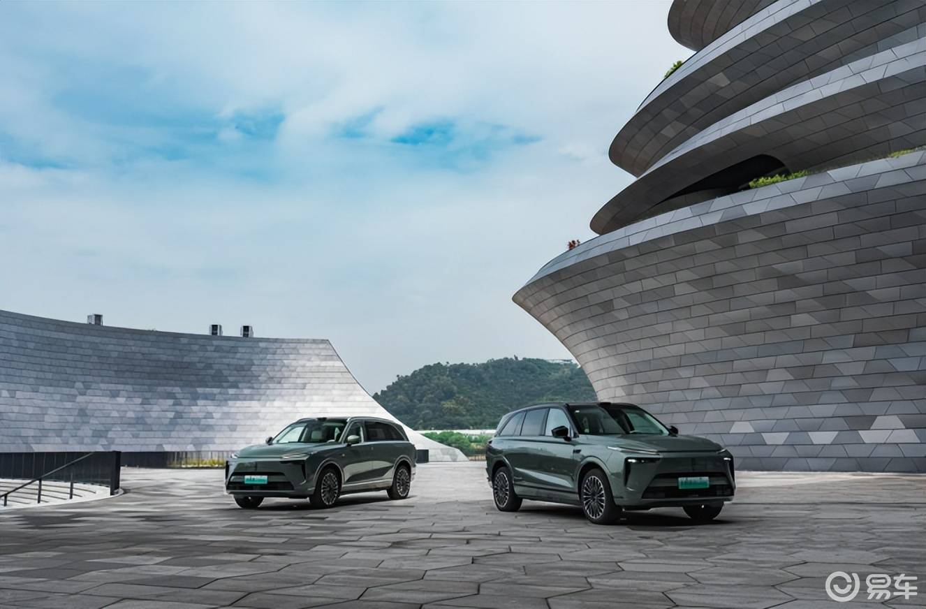 魏牌蓝山智能进阶版“硬刚”吉利银河M9，谁是性价比之王？