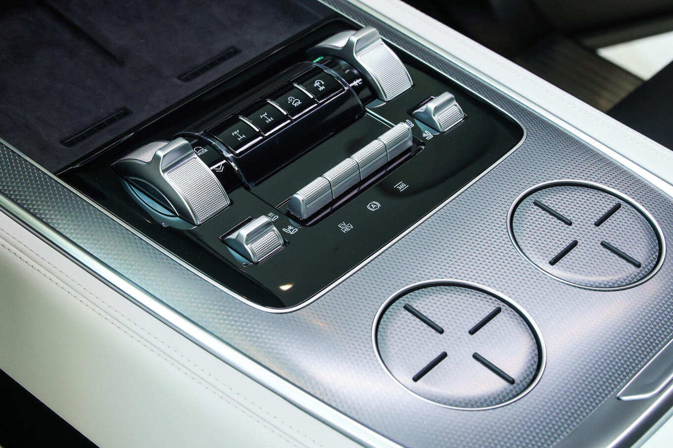 何以“全域豪华”？全新坦克700又创新概念