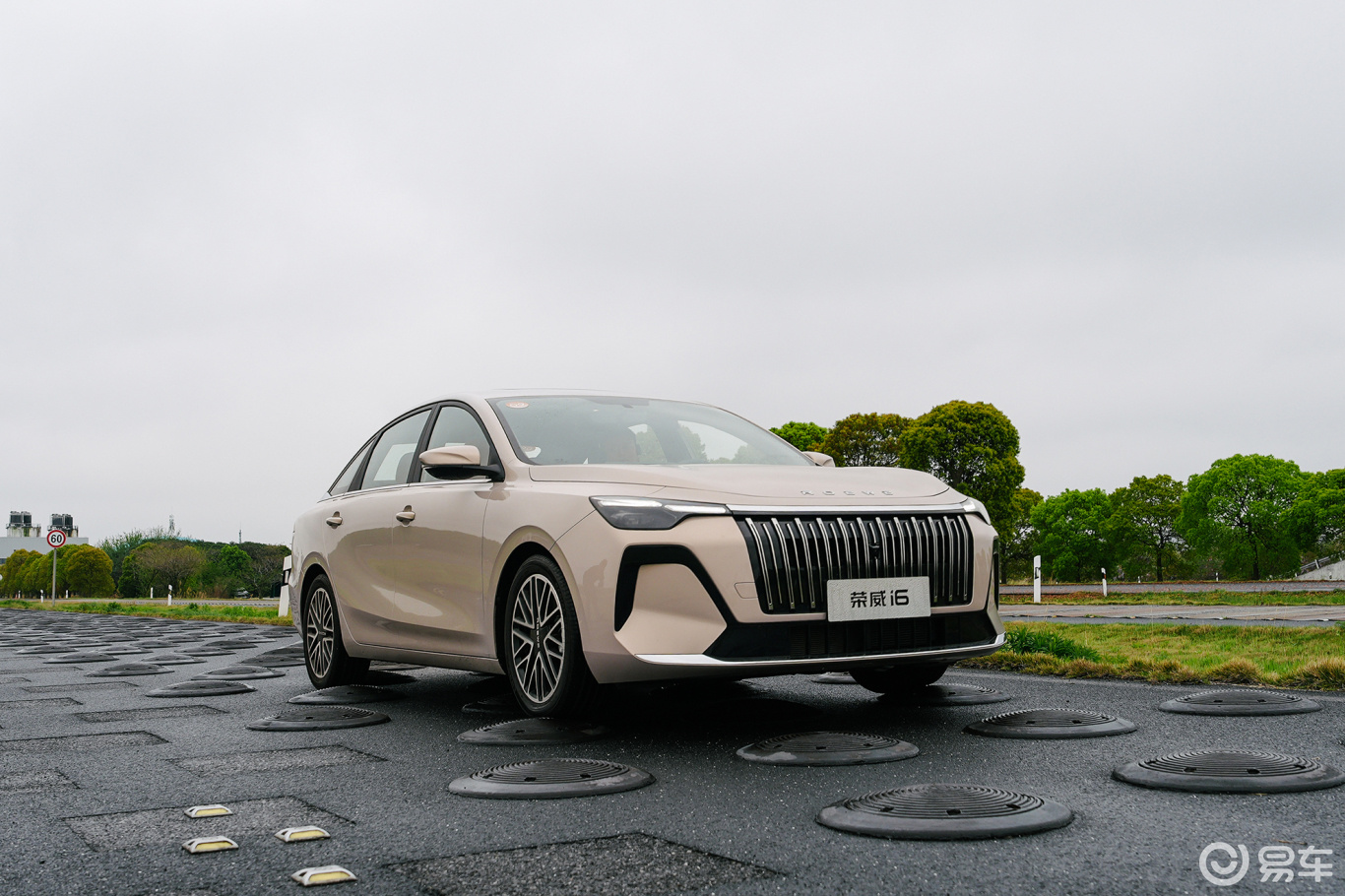 荣威i6正式预售6.59万起,以省油耐久重塑家轿新标杆