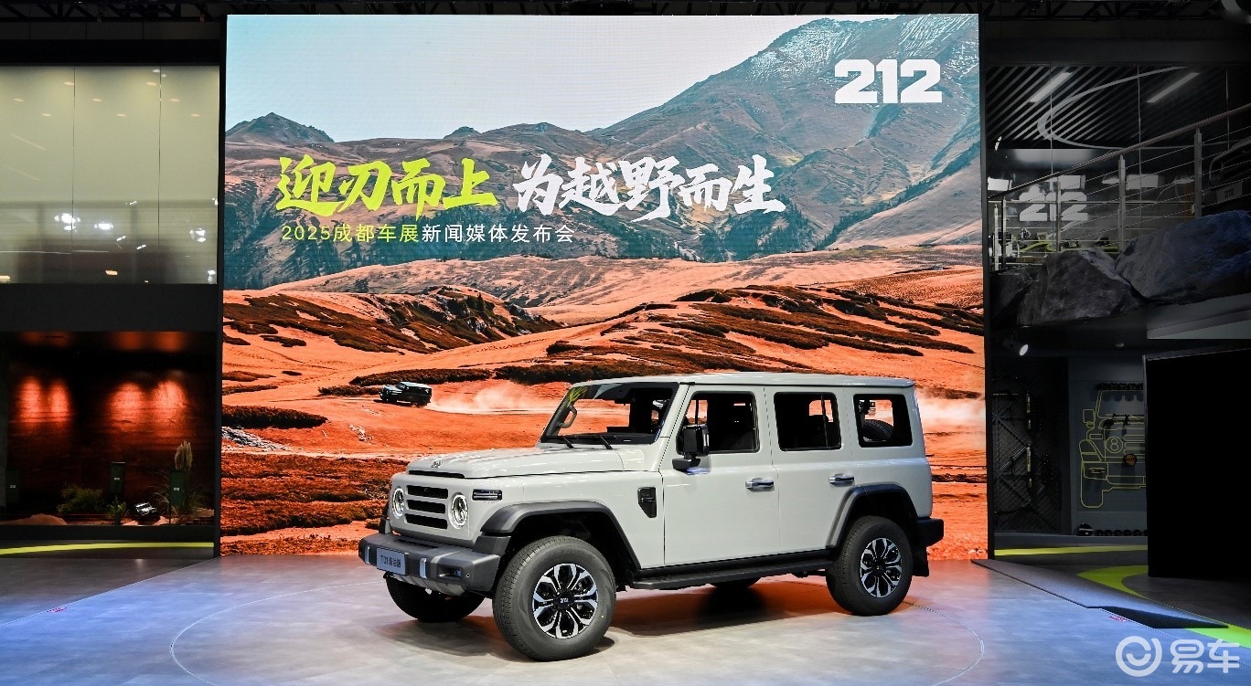 212越野车携T01柴油版登陆成都车展 检阅官升级款上市