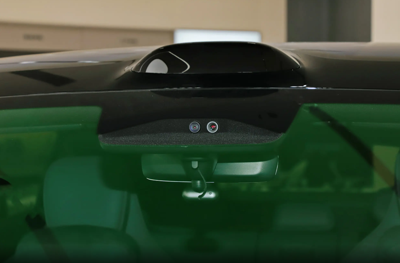 25万级SUV的驾驶之争，Model Y对比小米YU7