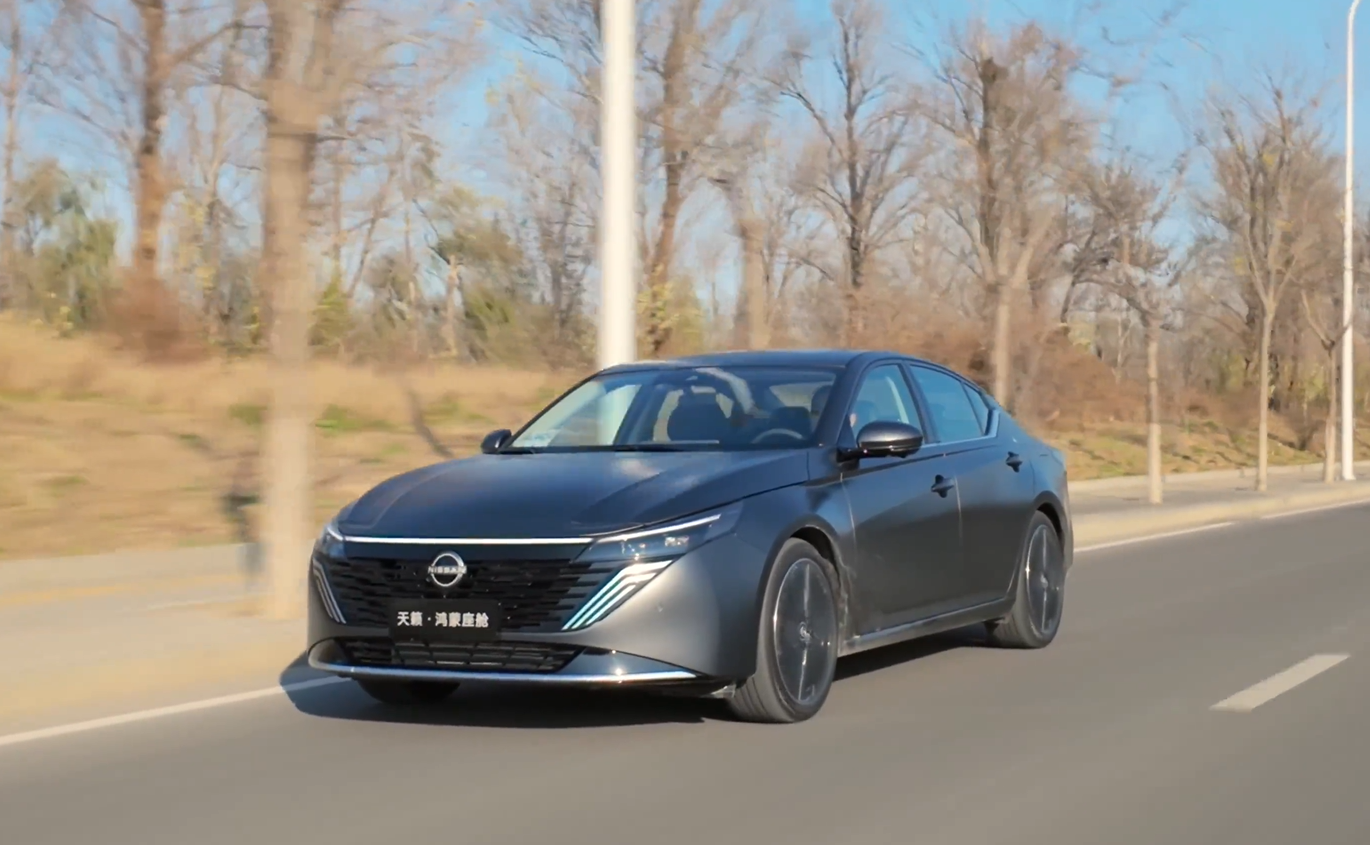 零百加速7秒级，试驾新款日产天籁2.0T版，值得推荐！