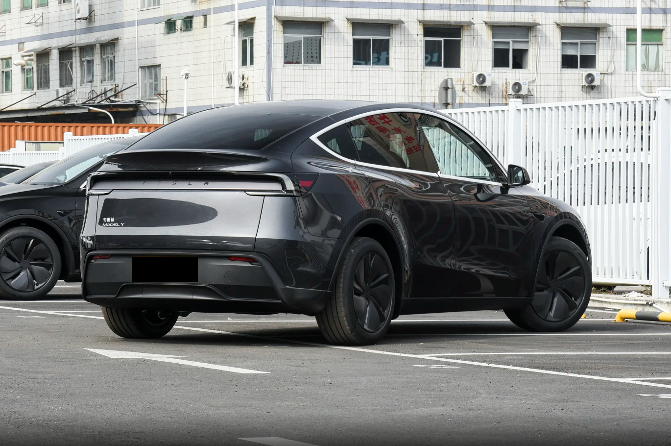 25万级SUV的驾驶之争，Model Y对比小米YU7