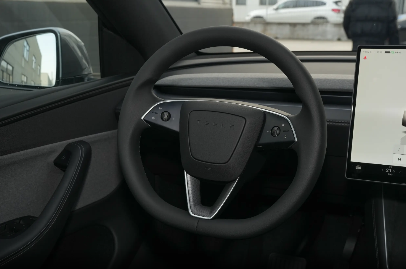 25万级SUV的驾驶之争，Model Y对比小米YU7