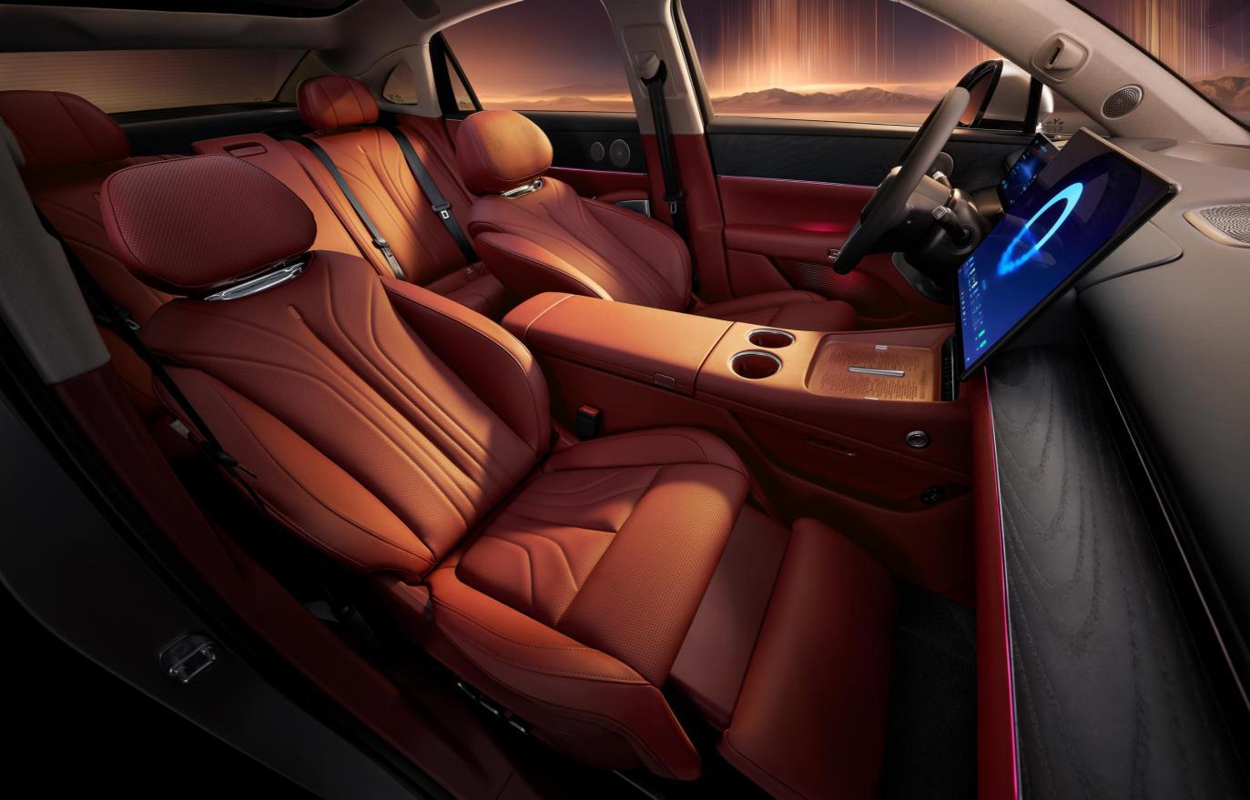 年底压轴！岚图追光L：谁说高端不能是“性价比刺客”？