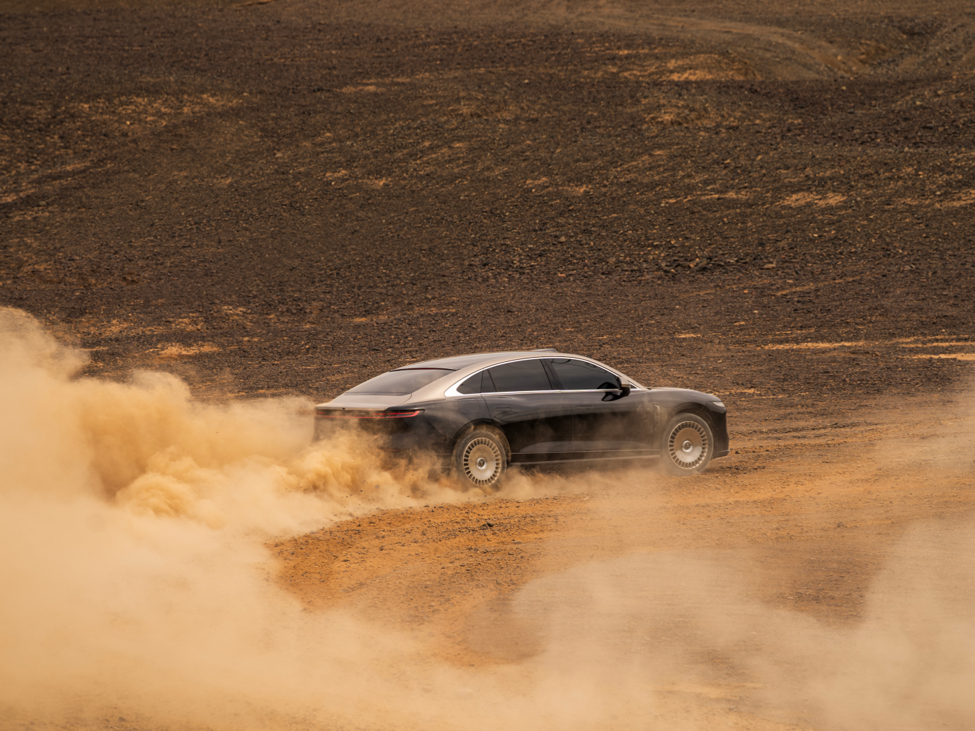 年底压轴！岚图追光L：谁说高端不能是“性价比刺客”？