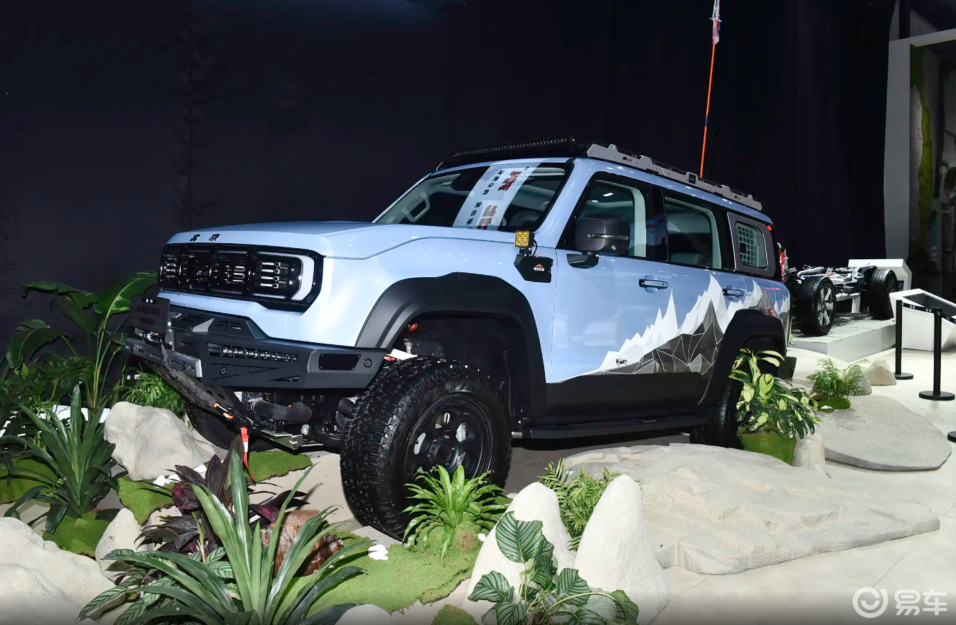 北京BJ40“巨幕柴油版”，科技感到位了，柴油越野如何？